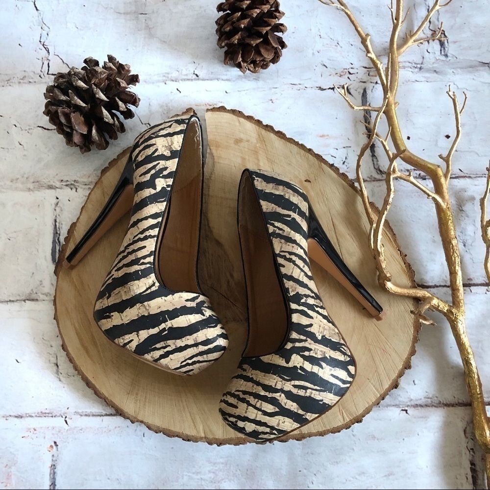 Qupid Zebra Print Cork Textured high pumps 6.5